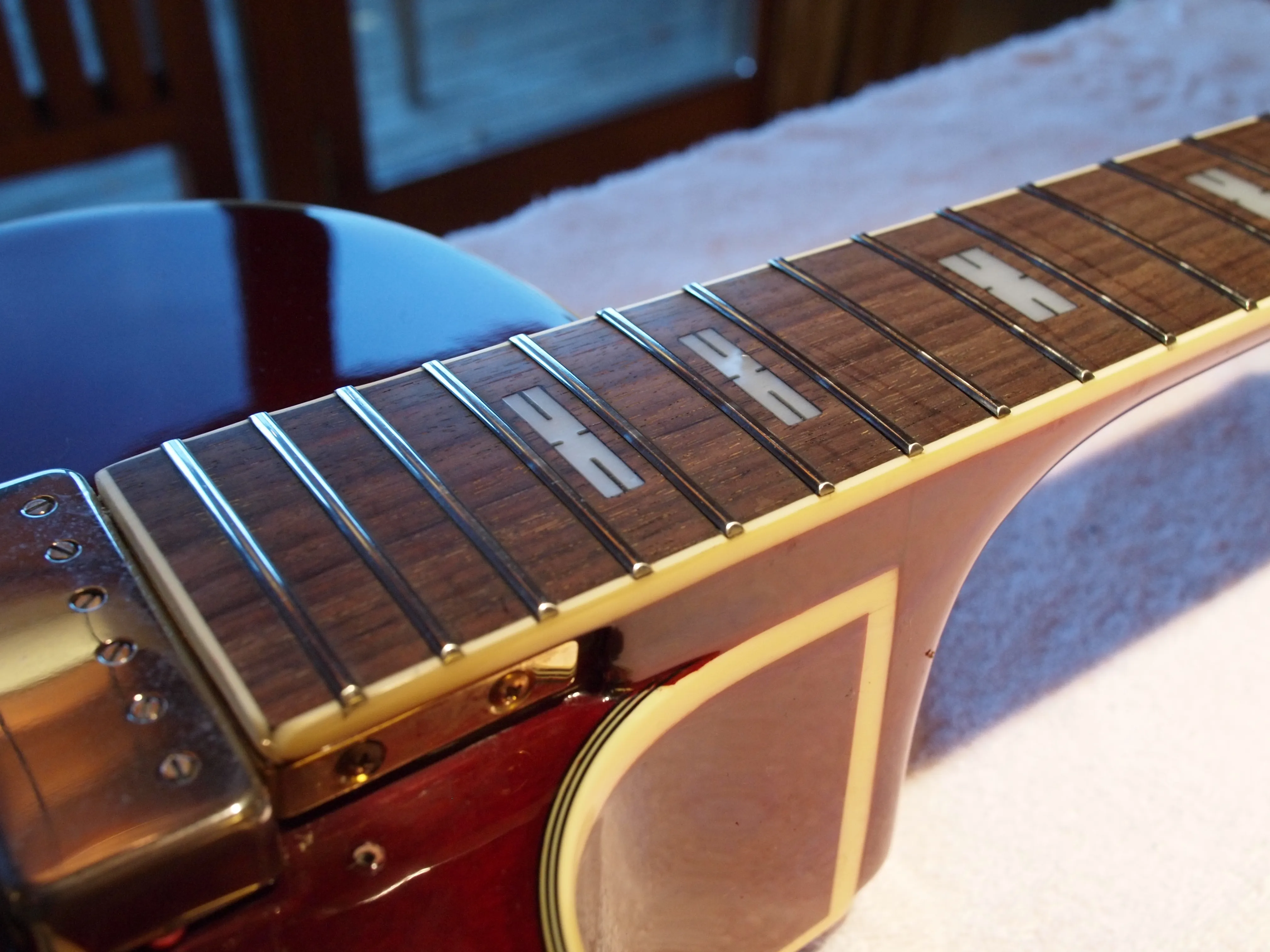 Beautiful shiny polished frets.  A little lemon oil will be rubbed on the rosewood fretboard before restringing.