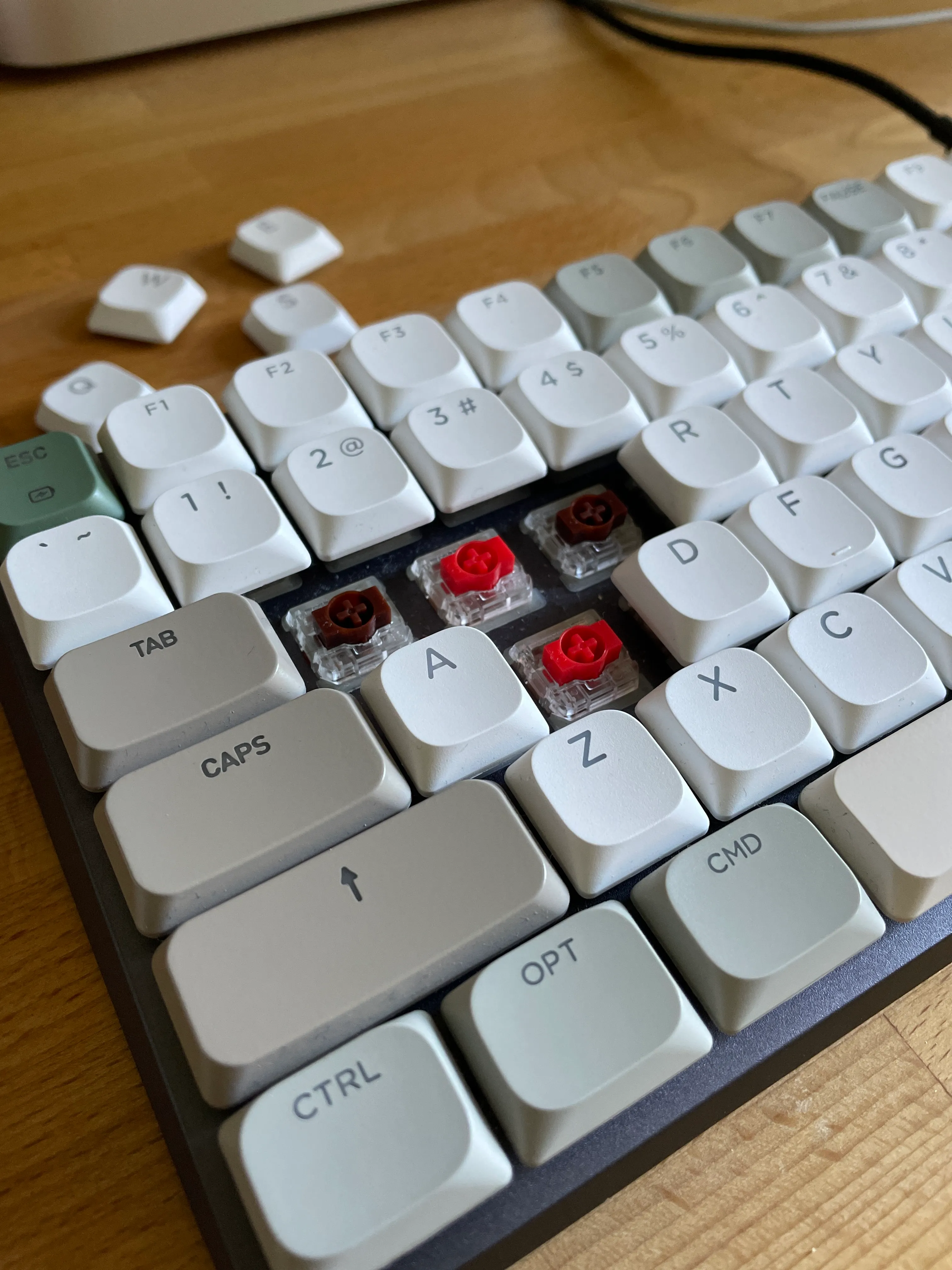 AZIO Cascade Slim with Mixed Switch Types